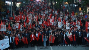 Kartallılar, Fener Alayı ve Göksel'in Şarkılarıyla 19 Mayıs Coşkusunu Yaşadı