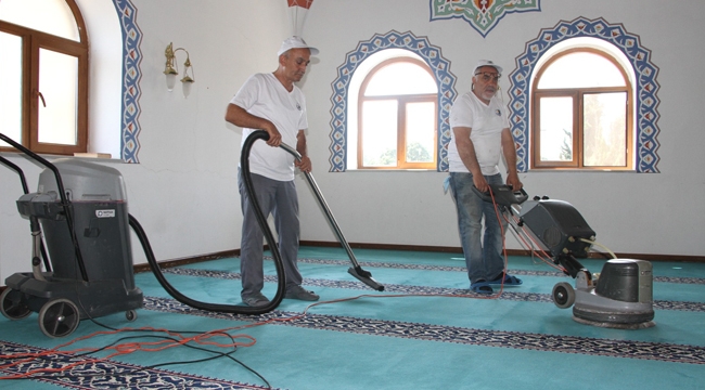 Kartal Belediyesi, Bayram Öncesi İbadethanelerde Temizlik Başlattı