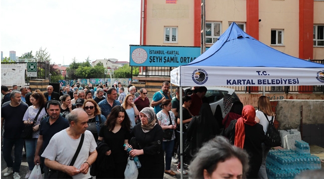 Kartal Belediyesi Üniversite Sınavında Öğrencilerin Yanında