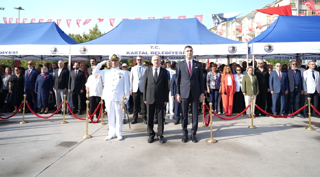 Kartal'da, 30 Ağustos Zafer Bayramı Atatürk Anıtına Çelenk Sunumuyla Başladı