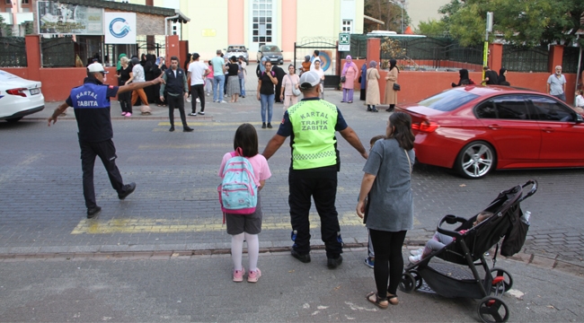 Kartal Belediyesi Zabıta Ekiplerinden 27 Okulda Trafik Uygulaması 