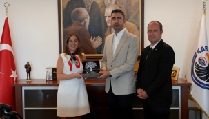 Türk Eğitim Vakfı'ndan Kartal Belediye Başkanı'na Plaket