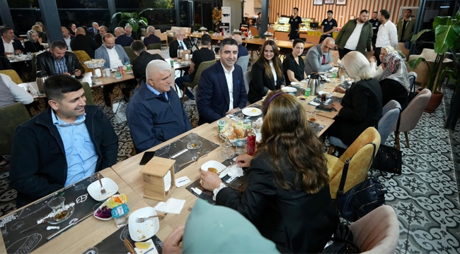 Kartal Belediyesi'nden Muhtarların Onuruna Yemek 