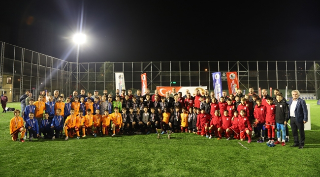 Cumhuriyet'in 100. Yılı Özel Futbol Turnuvası'nın Şampiyonu, Kara Kartallar 