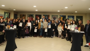 Kartal Belediyesi Sanat Akademisi Öğrencilerinden Mezuniyet Sergisi