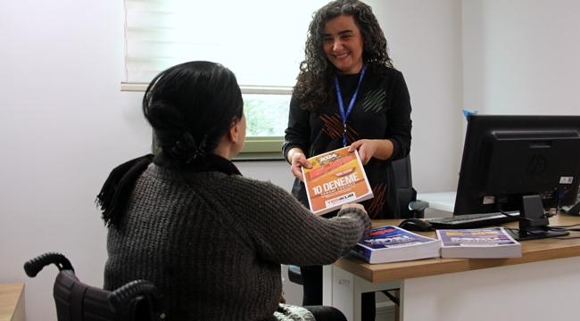 İBB'den Engelli Memur Adaylarına Sınav Seti Hediyesi