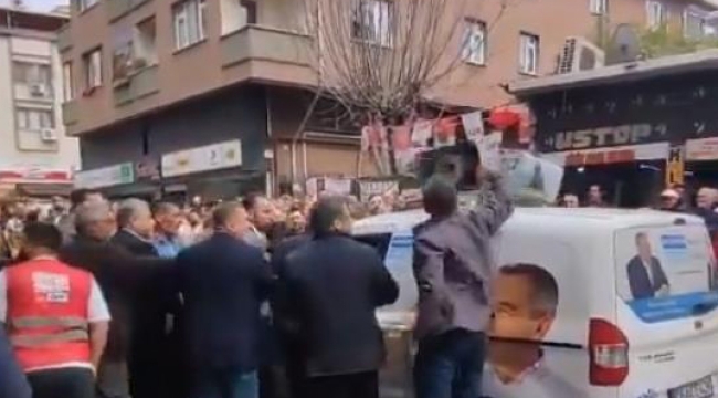Memleket Partisi Ataşehir Belediye Başkan Adayı Öztürk'ün Aracına Saldırı 