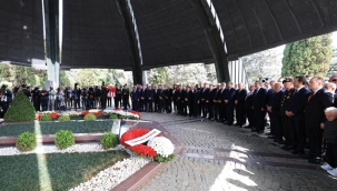 İmamoğlu Turgut Özal'ı Anma Törenine Katıldı
