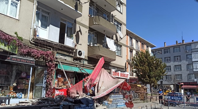 Kartal'a 5 Katlı Binanın Balkonu Çöktü, Yaşlı Kadın Ağır Yaralandı