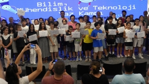 Kartal Belediyesi Bilim, Mühendislik ve Teknoloji Yaz Kampı'nda Öğrenciler Sertifikaları Aldı