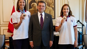 İmamoğlu, İBB Spor Kulübü'nün Olimpiyat Madalyalı Kadın Sporcularını Tebrik Etti