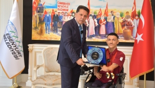 Paralimpik Şampiyon Umut Ünlü'den Başkan Özer'e Ziyaret