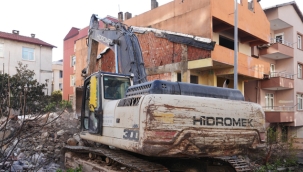 Kartal Belediyesi, Metruk Yapıların Tespit ve Yıkım Çalışmalarına Devam Ediyor