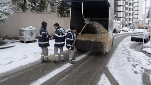 Kartal Belediyesi Ekipleri Karla Mücadele Çalışmalarını Aralıksız Sürdürüyor