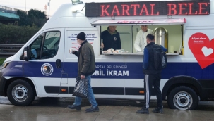 Kartal Belediyesi'nden Soğuk Kış Günlerinde Vatandaşa Sıcak Çorba İkramı