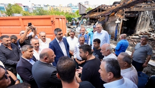 Başkan Gökhan Yüksel, Balıkçılar Çarşısı'ndaki Yangın Sonrası İncelemelerde Bulundu