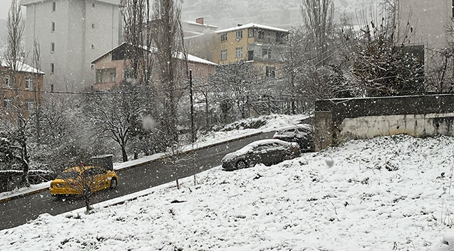 İstanbul'da Yoğun Kar Yağışı, Kurye ve Ağır Taşıtlara Trafiğe Çıkış Yasağı