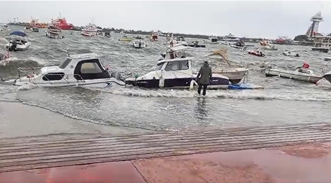 Tuzla'da Fırtına Nedeniyle Çok Sayıda Kayık ve Tekne Hasar Gördü