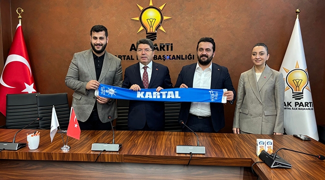 Adalet Bakanı Yılmaz Tunç, Ak Parti Kartal İlçe Başkanlığı'nı ziyaret etti.