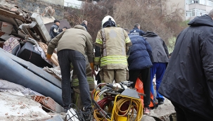 Enkazdan, 1 Ölü Biri Ağır 10 Yaralı Çıkarıldı