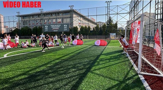 Anneler Günü'nde Çocuklarına Penaltı Attılar