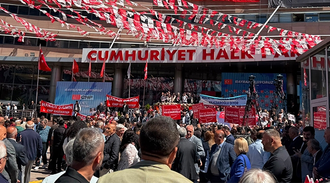 Kılıçdaroğlu Genel Merkez'de Halkla Bayramlaşıyor