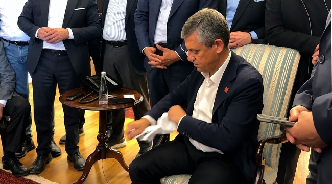  Özel'inTebligat Yırtma ve Toma Şovu Kurgu Çıktı